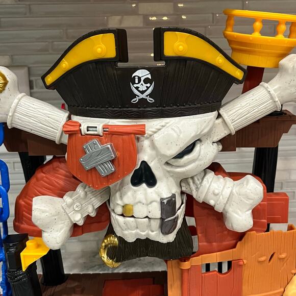 Fisher-Price Imaginext Blackbeard's Lair playset - Picture 4 of 5